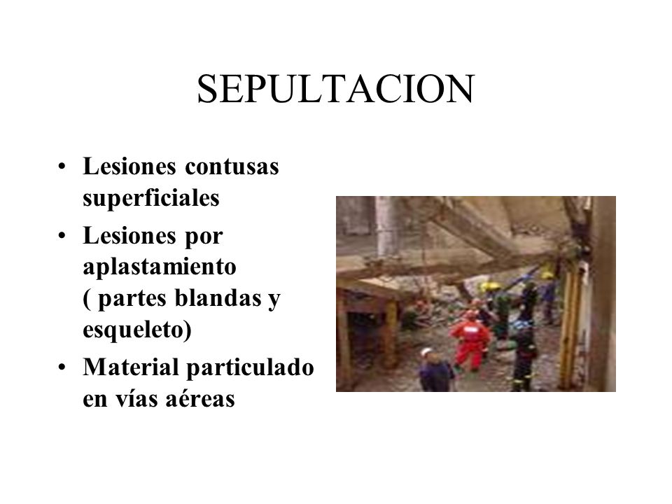 Del modelo de los trajes de baño para un pequeño pecho